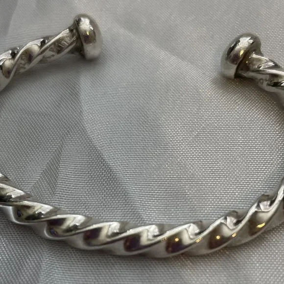 Sterling silver artist signed cable style bracelet - Picture 7 of 8